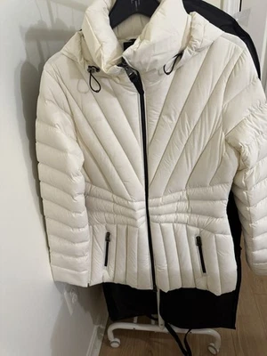 Chaqueta Mackage Alissa Plumón Relleno, Crema, Talla M Foto 1 de 4