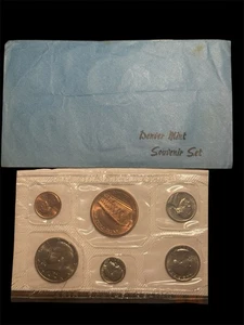 1977 D US Mint Denver Souvenir Set with Envelope - Picture 1 of 1