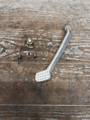 2002 02-07 Triumph Bonneville freio a disco traseiro pedal alavanca mola parafuso - Imagem 1 de 4