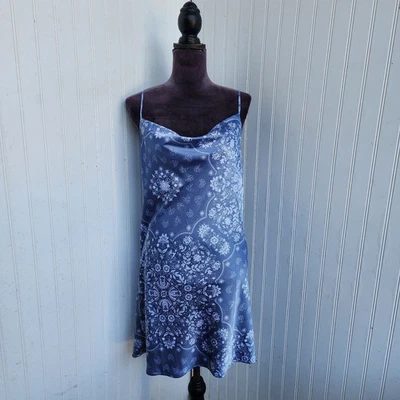 HONEYDEW 女式 Chemise 缎面睡衣轻蓝色花卉 L 码 — 第 1/4 张图片