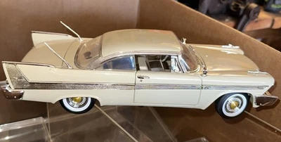 MOTOR MAX 1958 PLYMOUTH FURY COCHE FUNDIDO A PRESIÓN 1/18  Foto 1 de 3