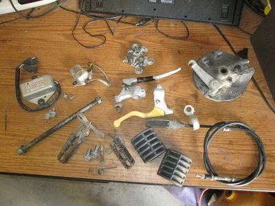 80 Suzuki RM100 CDI cubo de freno percha clavijas tanque amortiguadores eje etc lote de piezas #5 Foto 1 de 4