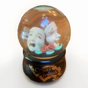San Francisco Music Box Snow Globe Commedia e Tragedia Maschere "Masquerade" - Foto 1 di 8