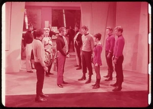 Raro 1967 STAR TREK TOS 35 mm Clip de Película SABOR ARMAGEDÓN Escena de Grupo Planeta D15 - Imagen 1 de 3