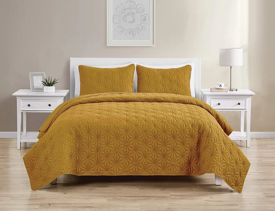 VCNY Home Kaleidoscope Embossed Geometric Pattern3 Piece Quilt Cover and 2 Shams