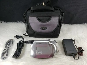 Canon DC220 DVD Camcorder with 35x Optical Zoom, Bundle - Picture 1 of 9