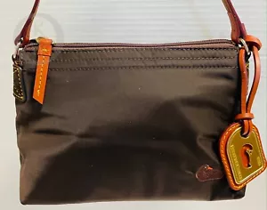 NUEVO SIN ETIQUETAS*Dooney & Bourke*Nailon marrón*Bolso*21100P S170 - Imagen 1 de 9