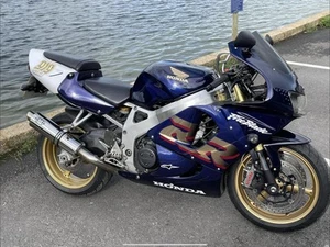 Honda CBR900RR 1999 - Picture 1 of 15
