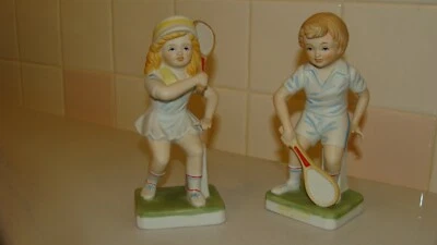 Estatuillas de tenis vintage de porcelana/cerámica para niños y niñas jugando 6" de alto Foto 1 de 4