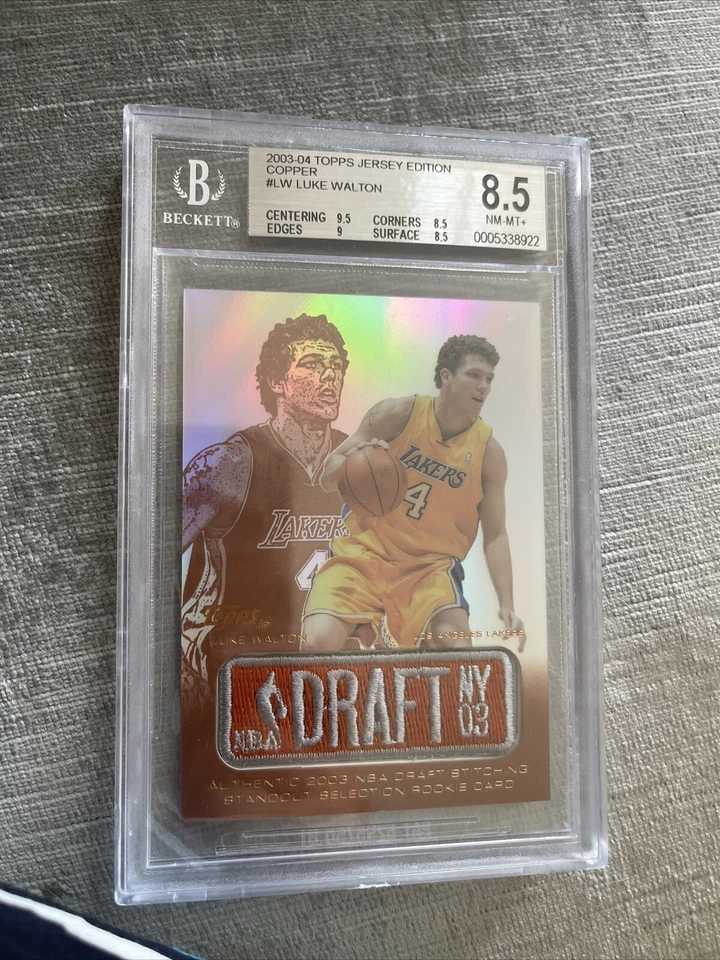 RARA TARJETA DE NOVATO 2003-04 LUKE WALTON LAKERS TOPPS JE NBA DRAFT COSITING BGS 8,5 Foto 1 de 4