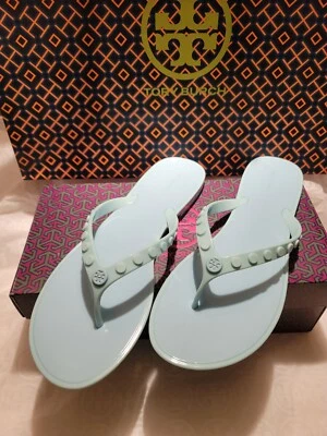 🦋SANDALIAS DE TANGA DE GELATINA CON TACHUELAS TORY BURCH; COLOR BURBUJA DE MAR; TALLA 9; NUEVAS EN CAJA;RET $198🦋 Foto 1 de 4