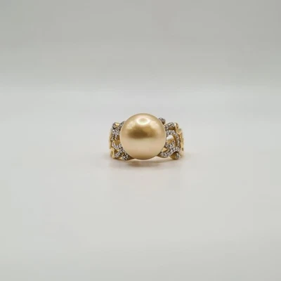Bague or jaune 18 carats sertie d’une perle de culture et diamants - Photo 1/4