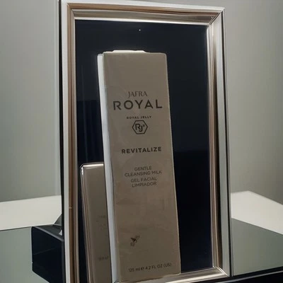 JAFRA ROYAL JELLY REVITALIZE GENTLE CLEANSING MILK 4.2 OZ BRAND NEW & SEALED  - Image 1 of 2