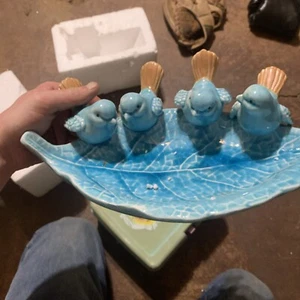 Plato de caramelo azul claro Kirkland Signature con pájaros alrededor del borde - Imagen 1 de 10