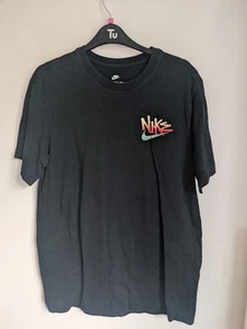 The Nike T-shirt nera manica corta stampa grafica taglia M (T21) - Foto 1 di 6