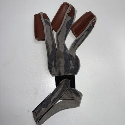 Traditional Archery Three Finger Camouflage Sewn Leather Archery Glove Size XL - Image 1 of 4