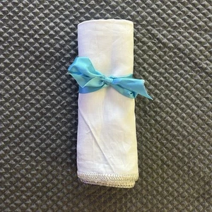 NEW Kim Seybert White Linen With Silver Crocheted Edge Napkins 20"x20" Set Of 4 - Picture 1 of 7