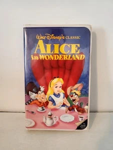 "Alice In Wonderland" VHS Video (Disney Black Diamond) - Picture 1 of 3