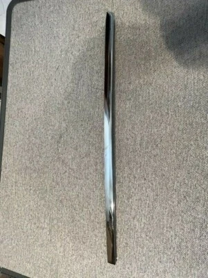 1969-1972 Pontiac Grand Prix Quarter Window Vertical Molding - Image 1 of 2