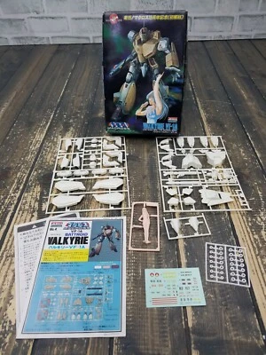 MACROSS VF-1A Battroid Valkyrie Robot 1/100 MODEL KIT ARII - Image 1 of 4