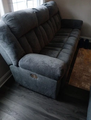 Three Setter Couch - Image 1 of 4