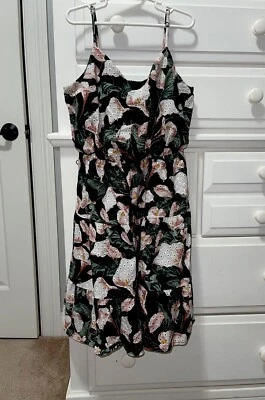 Vestido de verano para mujer Express Fit y acampanado con detalle de ojales florales talla XS USADO EN EXCELENTE ESTADO Foto 1 de 4
