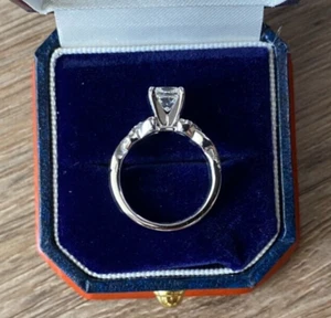 NEW!! $7400 1-Carat Princess Cut 14k White Gold Natural Diamond Twist Ring 5.5 - Picture 1 of 12