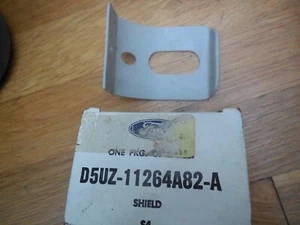 Protector de pestillo de puerta trasera Ford E150 E250 E350 1975-1979 D5UZ-11264A82-A nuevo de lote - Imagen 1 de 2