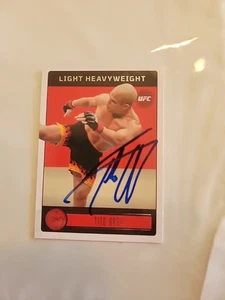 Damaged TITO ORTIZ AUTOGRAPH SIGNED TRADING CARD UFC LT HEAVYWEIGHT CHAMPION - Picture 1 of 2