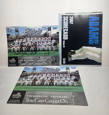 Programa de fotos y cuadros de mando firmados por el equipo Syracuse Chiefs 2007 Foto 1 de 4