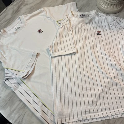 Lote De Dos (2) Camisetas Fila Vintage, Blancas Con Rayas Talla Mediana  Foto 1 de 4