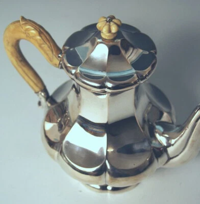 Cafetera grande plateada 800 Biedermeier alrededor de 1865 Foto 1 de 4