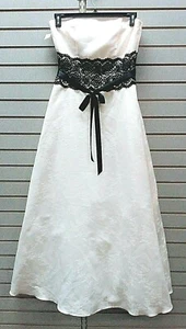 BEAUTIFUL URBAN GIRL NITES FORMAL EVENING GOWN--WHITE WITH BLACK LACE- SIZE 9/10 - Picture 1 of 4