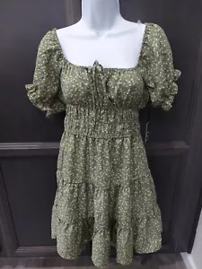 NUOVO mini abito Liberty Love verde smocked taglia M a strati Ditsy fiori boho nuovo con etichette - Foto 1 di 14