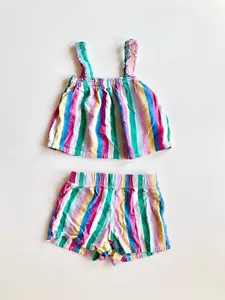 Conjunto de pantalones cortos sin mangas de crepé viscosa a rayas múltiples arco iris Joe Fresh para niñas, talla 4T - Imagen 1 de 10
