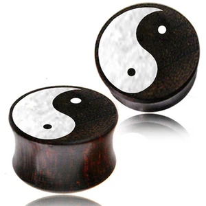 PAR DE TAPONES DE MADERA DE TAMARINDO CORTE LÁSER YING YANG INCRUSTACIÓN MEDIDORES BLANCOS TÚNELES - Imagen 1 de 1