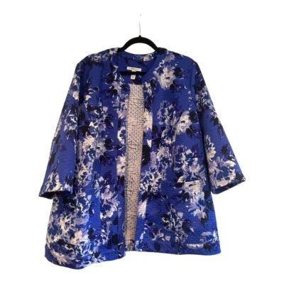 Chaqueta acolchada floral Isaac Mizrahi Plus 2X cárdigan azul frente abierto A373435 Foto 1 de 4