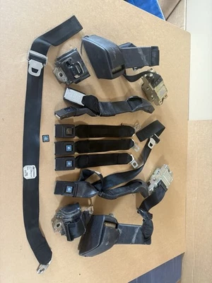 Cinturones de seguridad negros 73-77 GM Olds Cutlass Buick Pontiac carrocería A Monte Carlo Malibu Foto 1 de 4