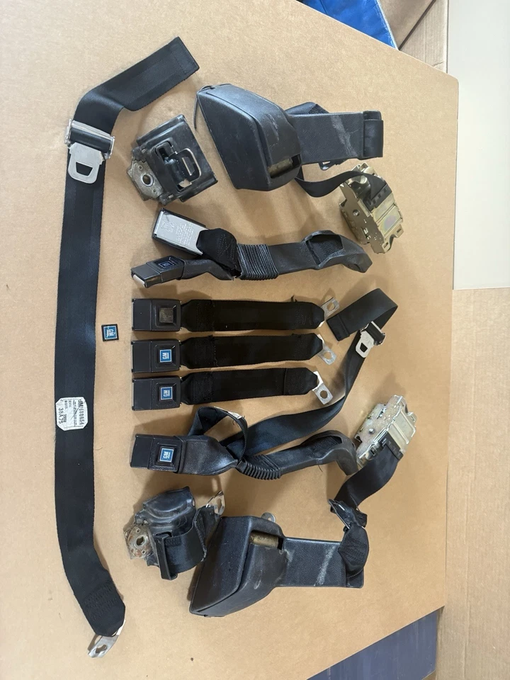 Cinturones de seguridad negros 73-77 GM Olds Cutlass Buick Pontiac carrocería A Monte Carlo Malibu Foto 1 de 4