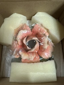 Andrea by Sadek Hand Paint Pink CAMELLIA Porcelain Tea Light New In Box - Picture 1 of 6