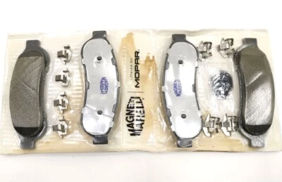 NUEVO OEM Juego de pastillas de freno de disco traseras Mopar 1AMV201067 Ford F-250 F-350 2005-2007 Foto 1 de 4