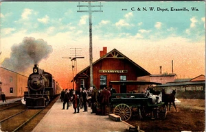 EVANSVILLE WISCONSIN C. &N.W. RAILROAD DEPOT OLD POSTCARD - Picture 1 of 2