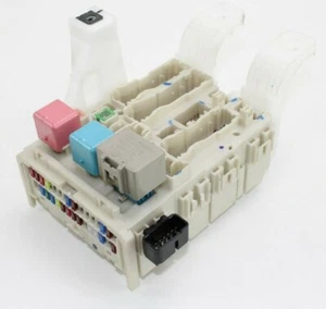 2004-2009 TOYOTA PRIUS DASH FUSE RELAY BOX 8273047300 OEM* - Picture 1 of 9