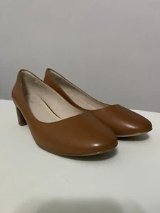 Pompa Cole Haan Grand Leslie pelle marrone inglese stampa pelle di serpente tacco a blocco 9,5 B - Foto 1 di 8