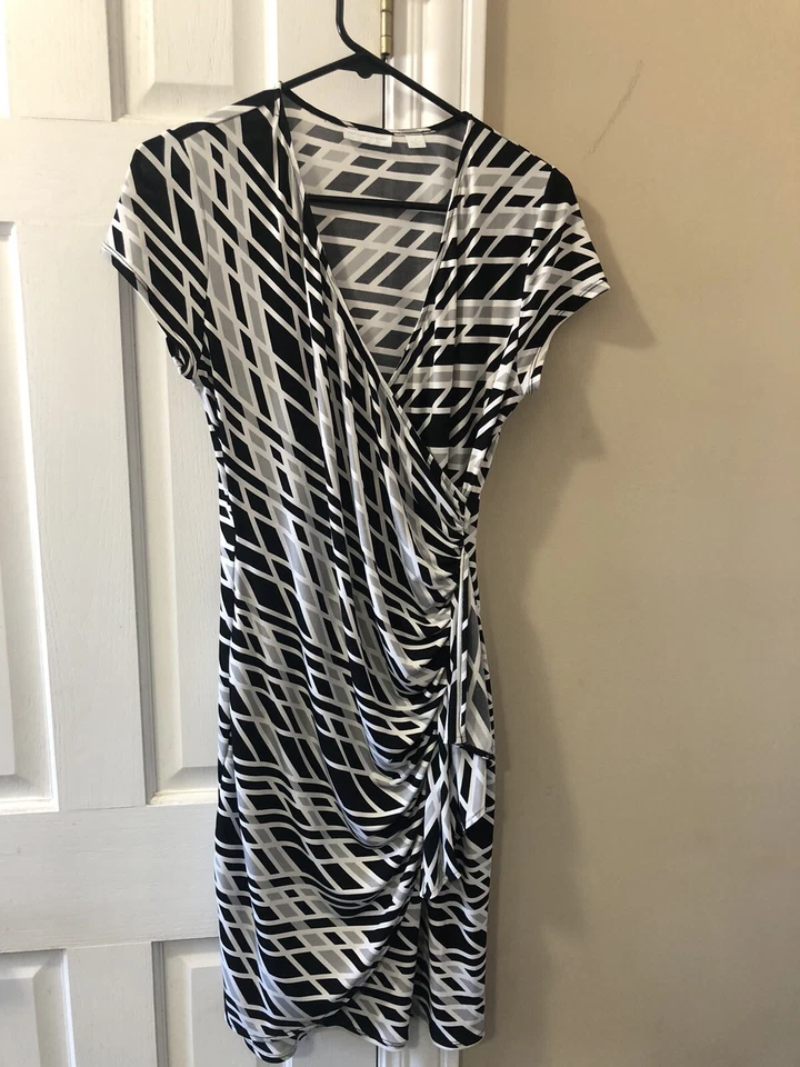 Dress Wrap Black And White Short sleeve woman Small - Image 1 of 1