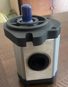 Hydraulic Gear Pump GRH Low Noise High Pressure - 13.31 GPM 3625 PSI - Picture 1 of 8