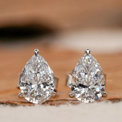 Pendientes solitarios de diamantes creados en laboratorio talla pera de oro blanco de 14 K Foto 1 de 4