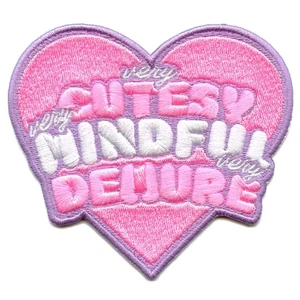 Süßer Herz Coquette Patch Very Mindful Demure bestickt Bügelbild - Bild 1 von 2