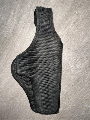 Bianchi AccuMold duty holster black nylon  right hand size 13 holster - Image 1 of 3