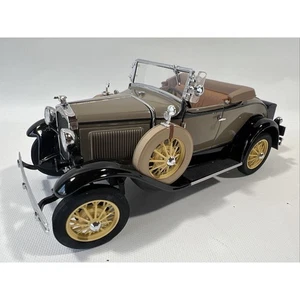 Danbury Mint 1931 Ford Model A Roadster 1:24 Diecast Car - Picture 1 of 13